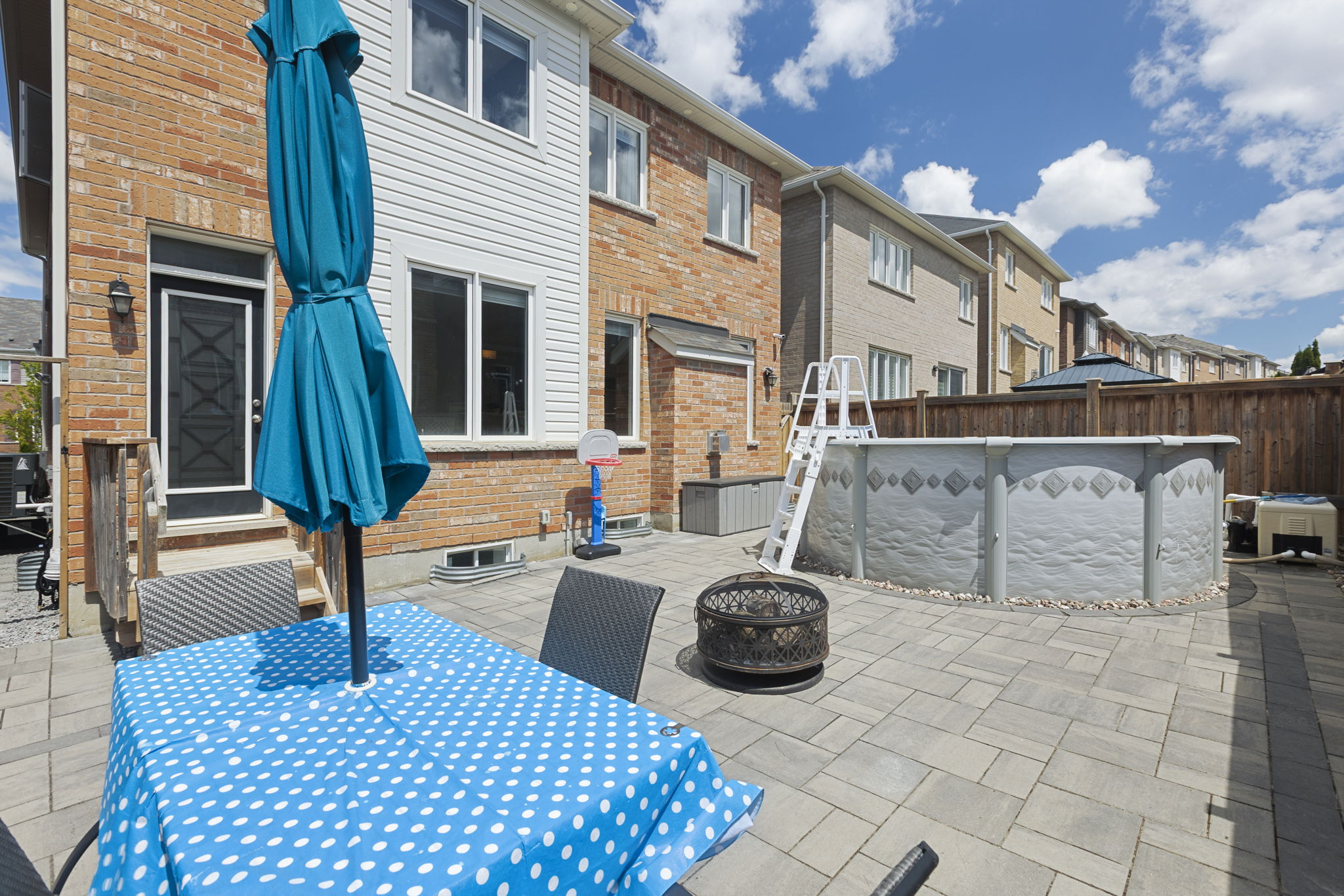 Backyard dining and lounge patio