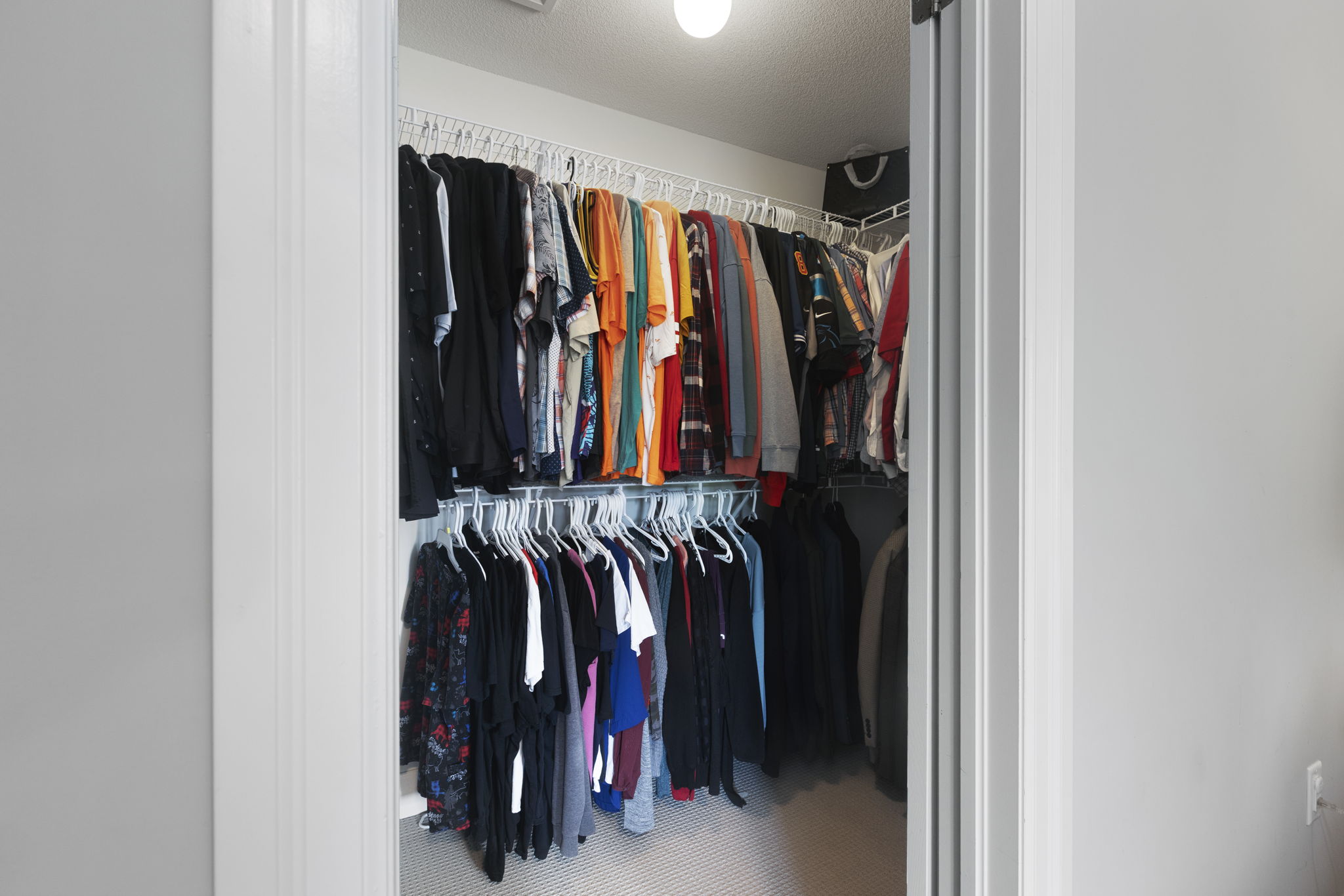 Walk in closet with custom hanging