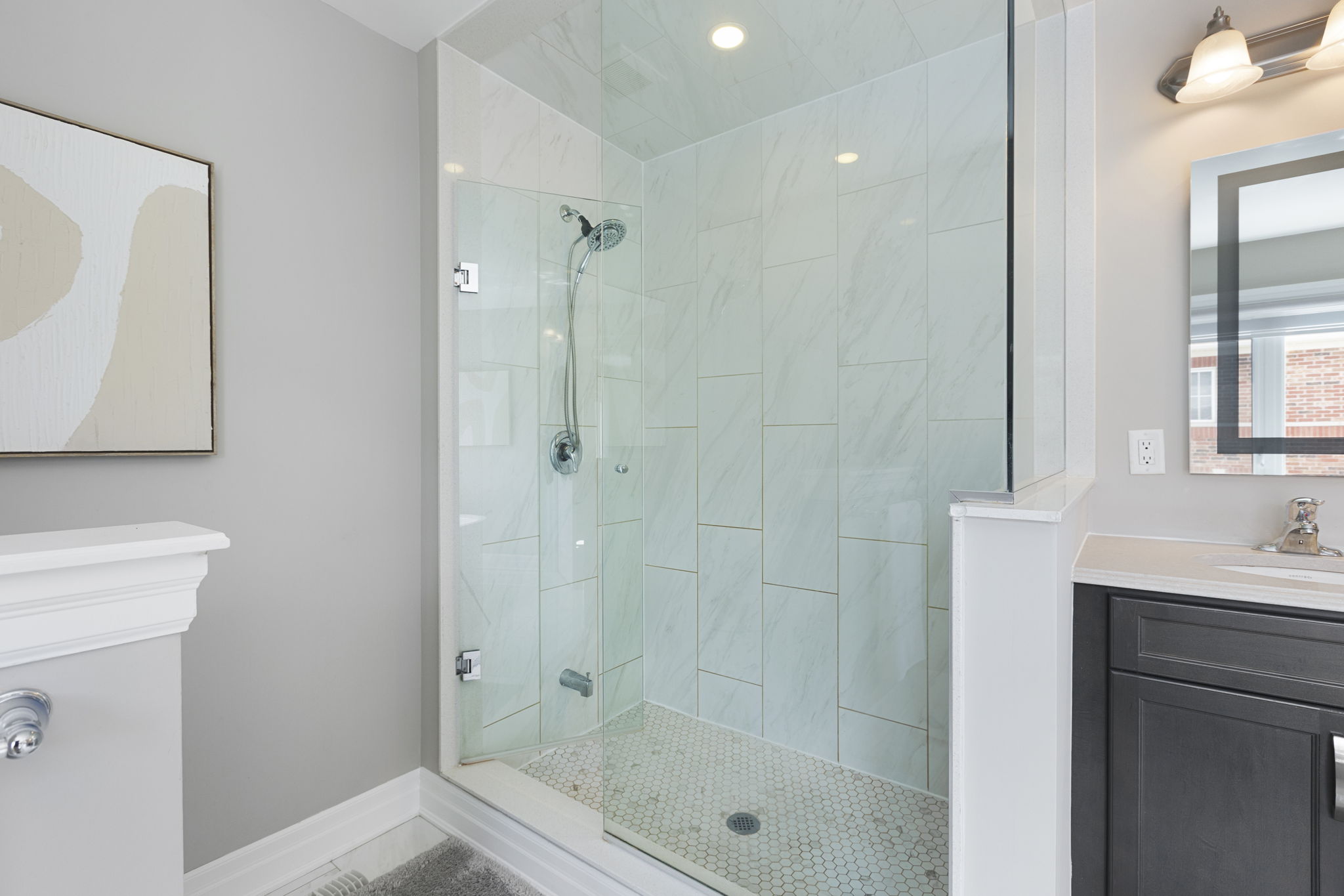 Frameless glass shower